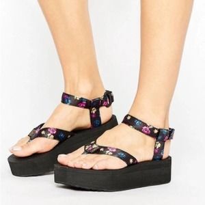 Teva Floral Platform Sandals Sz 9 Black